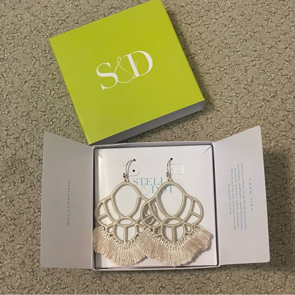 Stella & Dot Summer Statement Chandelier Earrings